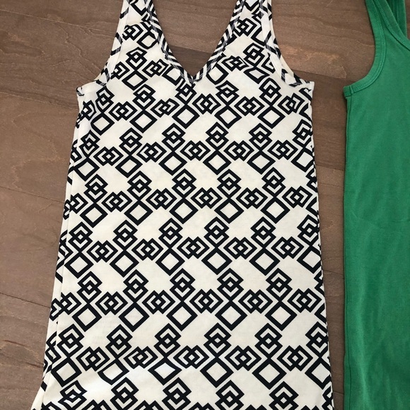 BUNDLE of Banana Republic Tank Tops in XS Petite in Green and Black and White - Picture 11 of 16